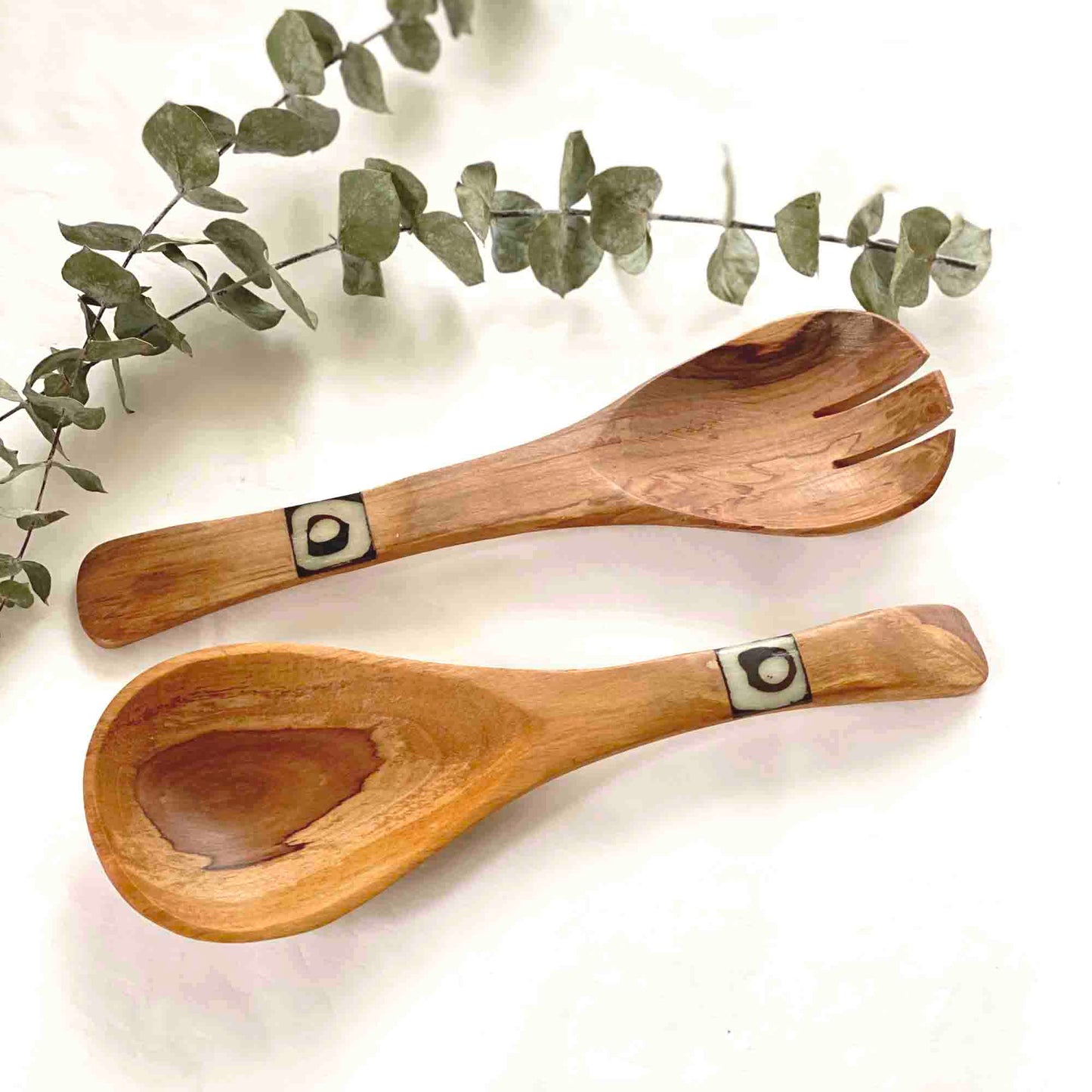olive-wood-serving-set-small-with-batik-inlay