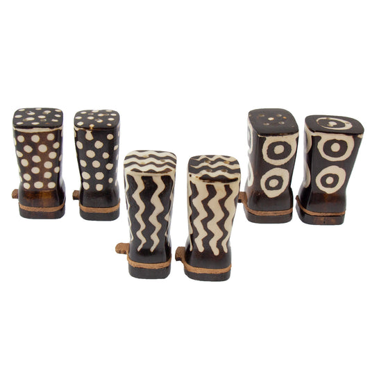 african-natural-bone-salt-pepper-shakers-traditional-batik-designs