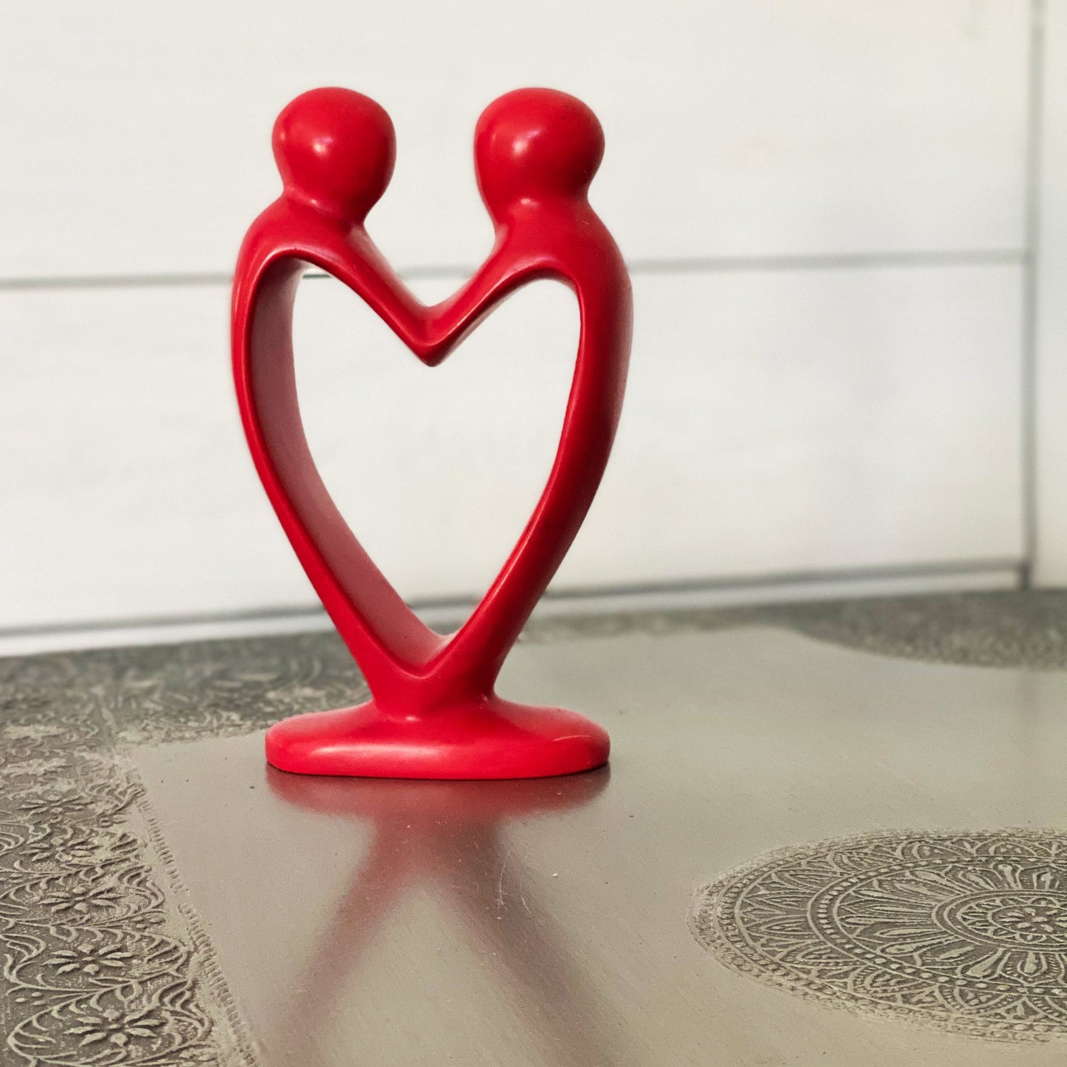 handcrafted-soapstone-lovers-heart-sculpture-in-red-smolart