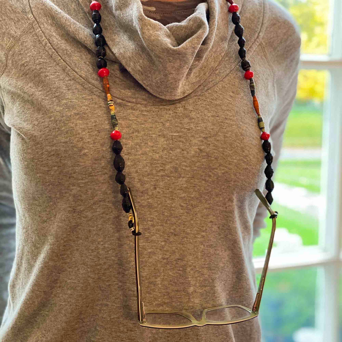 face-mask-eyeglass-paper-bead-chain-black-and-red