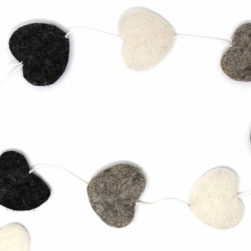 hand-crafted-felt-from-nepal-hearts-garland-grey