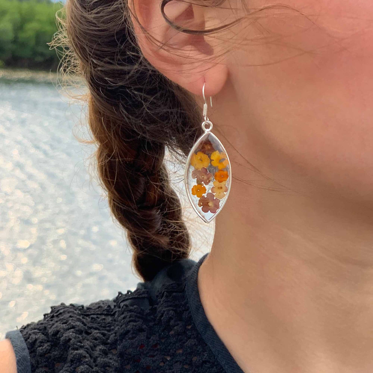 flowers-in-resin-ellipse-earrings
