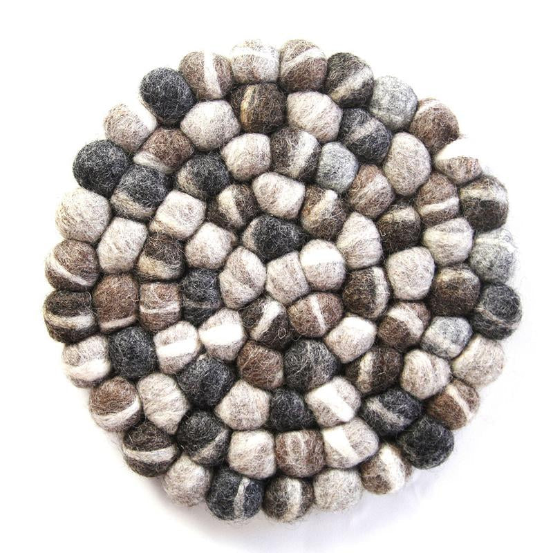 hand-crafted-felt-ball-coasters-from-nepal-4-pack-unicolor-grey-global-groove-t