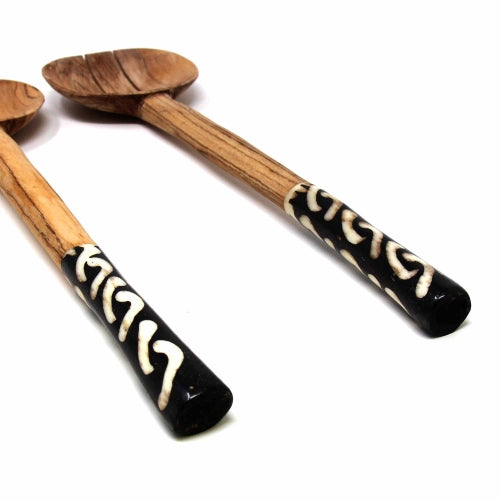 olive-serving-set-with-batik-bone-handles-10-inch